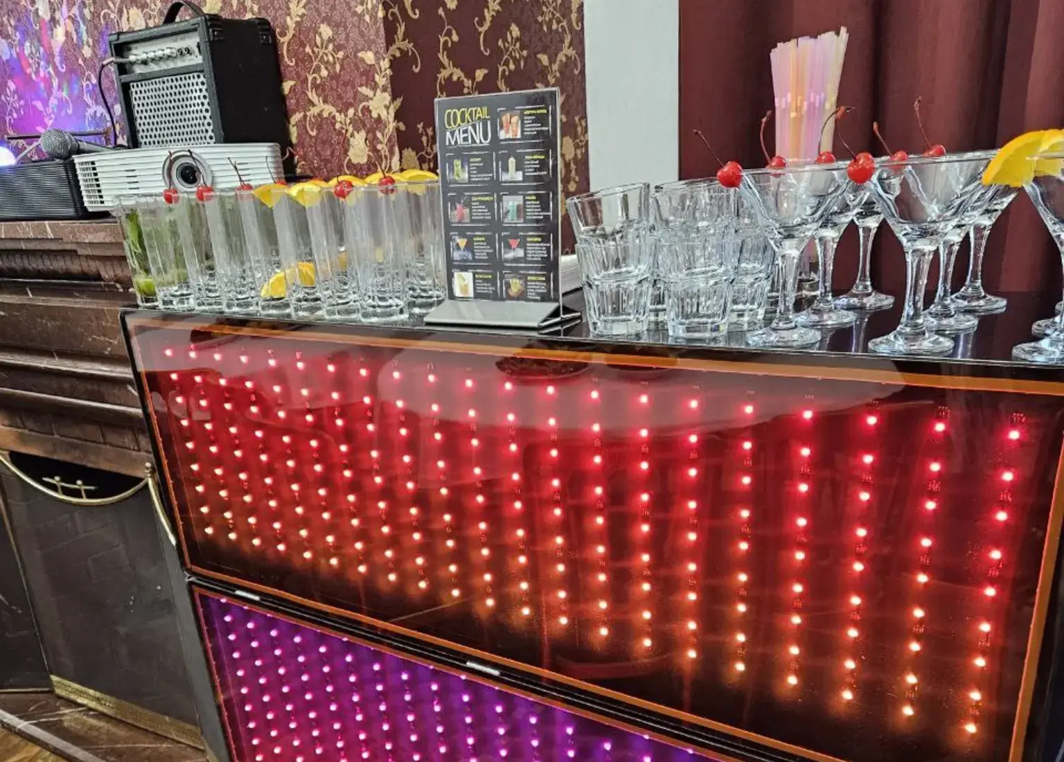 Выездной коктейль бар со светящейся барной стойкой