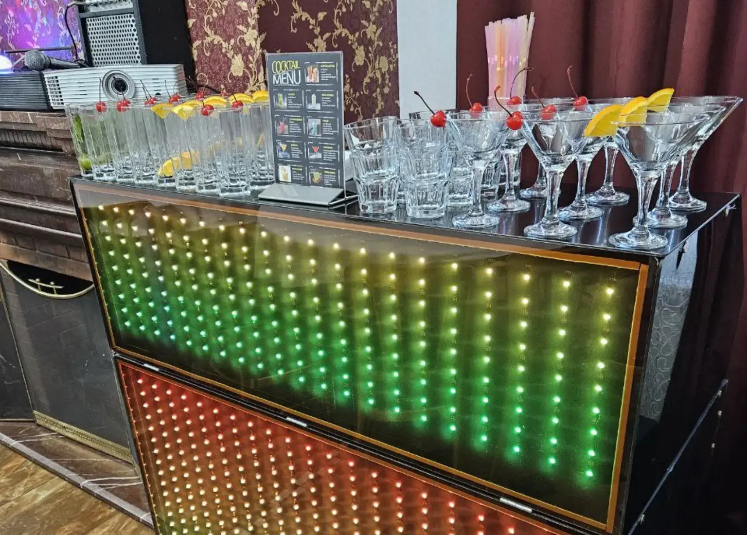 Выездной коктейль бар со светящейся барной стойкой